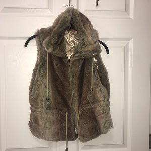 5/48 faux fur vest